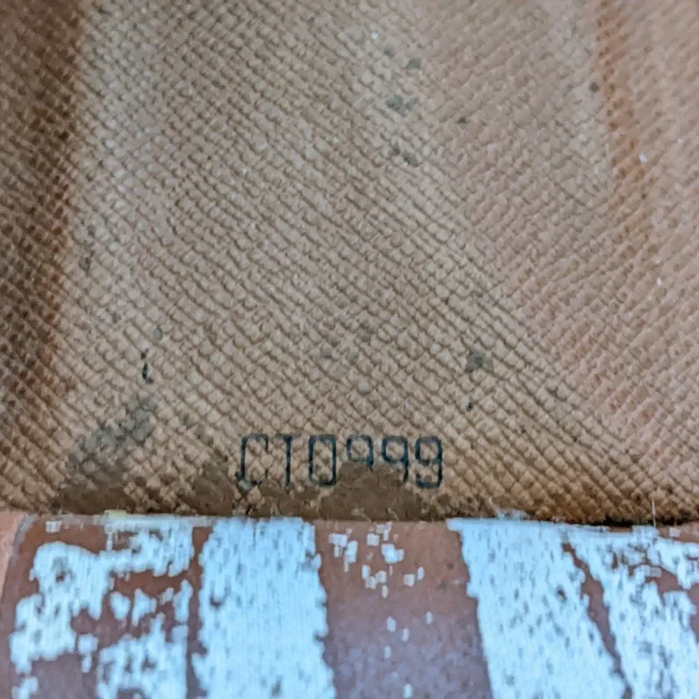 Louis Vuitton Monogram Key Holder/Wallet #1156💥PRICE DROP💥